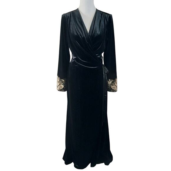 NWT! SOMA! LUXE BLACK STRETCH VELVET FULL LENGTH GOLD TRIMMED SLEEVE ROBE! SZ M - Picture 2 of 12